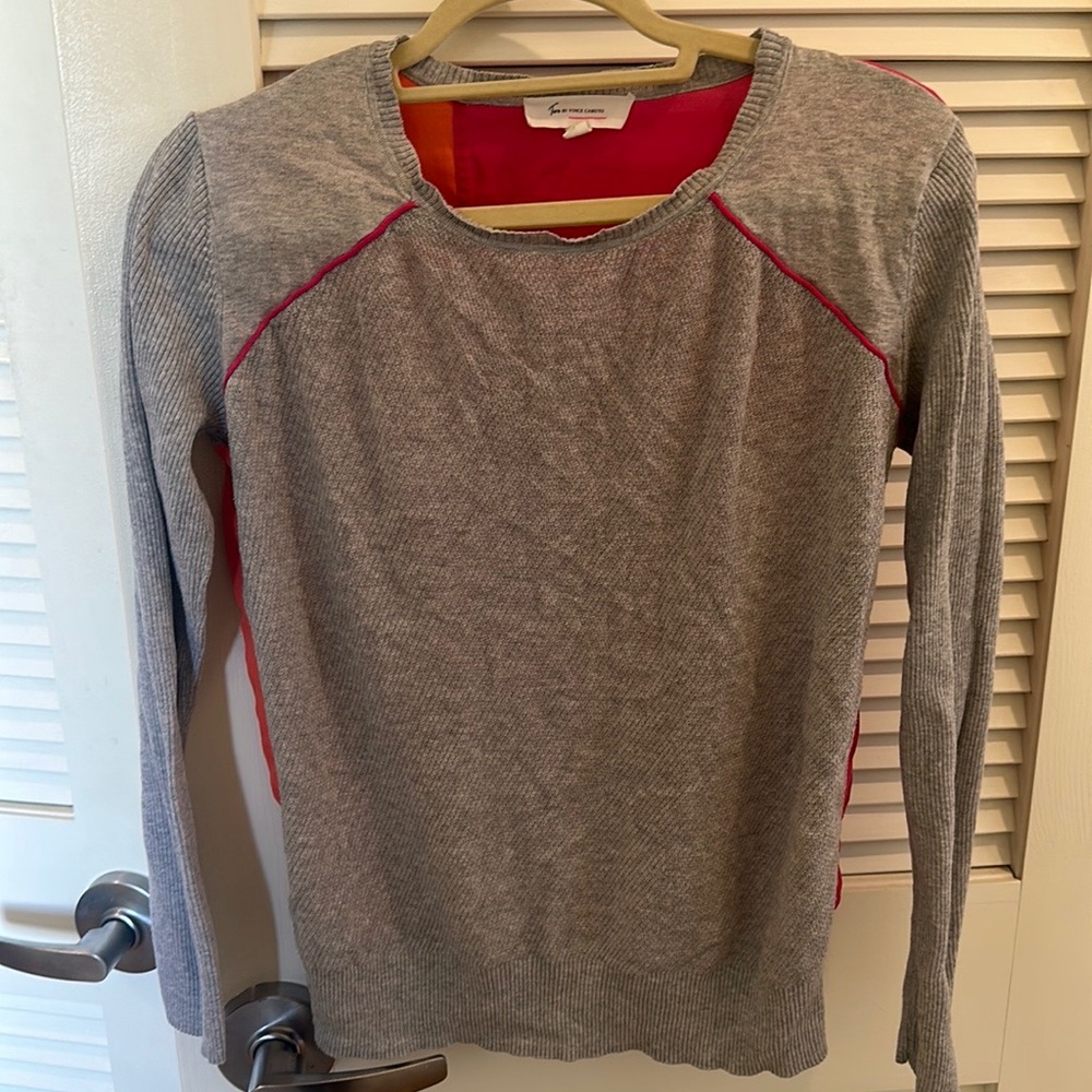 Two by Vince Camuto thin sweater like shirt with pink and orange on the back.